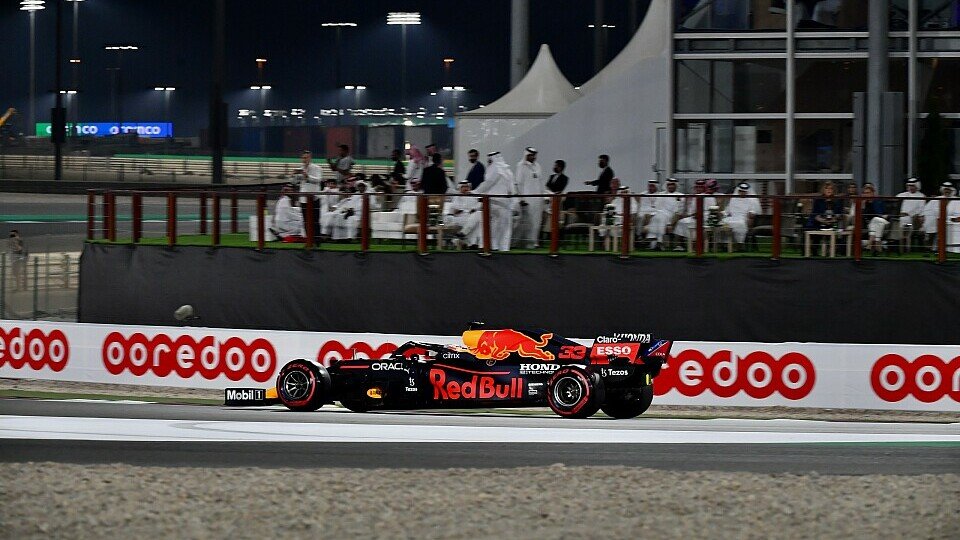 Max Verstappen soll beim Formel-1-Qualfying in Katar doppelte gelbe Flaggen ignoriert haben, Foto: LAT Images