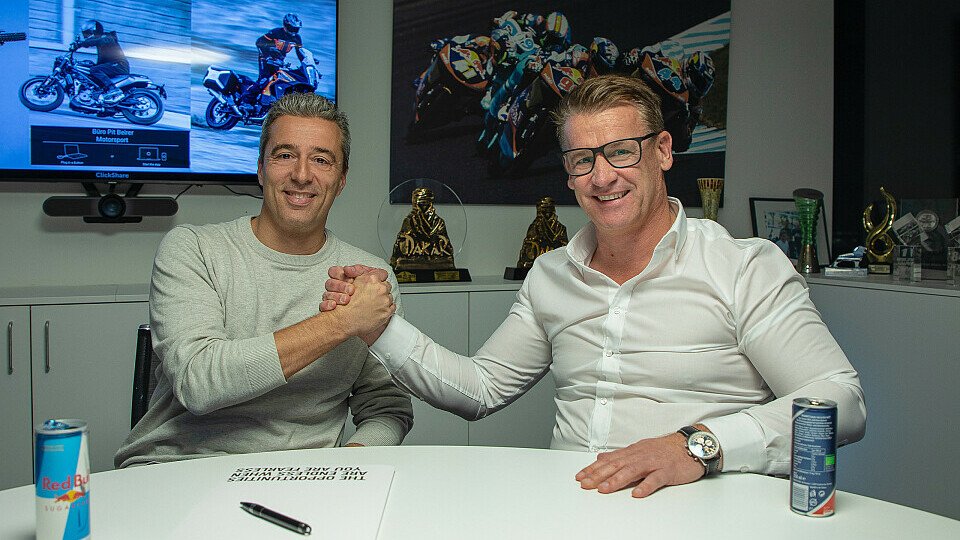 Francesco Guidotti und Pit Beirer bei der Vertragsunterzeichnung, Foto: KTM