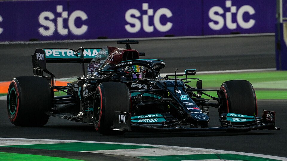 Lewis Hamilton rechnet beim Formel-1-Qualifying in Saudi-Arabien mit harter Konkurrenz von Max Verstappen und Red Bull, Foto: LAT Images