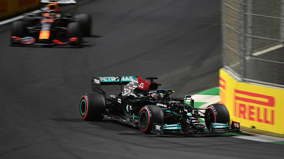 Lewis Hamilton startet beim Formel-1-Rennen in Saudi-Arabien am Sonntag von der Pole Position, Foto: LAT Images