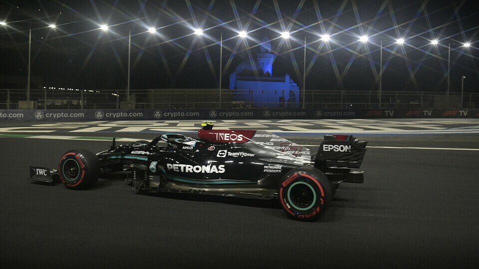 Valtteri Bottas verhalf Mercedes im Qualifying von Saudi-Arabien zum perfekten Team-Ergebnis, Foto: LAT Images