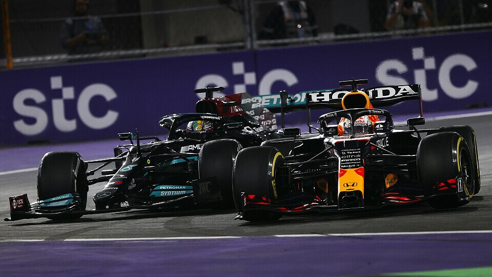 Max Verstappen und Lewis Hamilton werden in Abu Dhabi mit Argusaugen beobachtet, Foto: LAT Images
