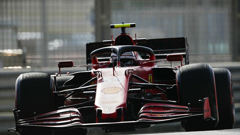 Carlos Sainz hatte am Freitag mit seinem Ferrari-Boliden zu kämpfen, Foto: LAT Images