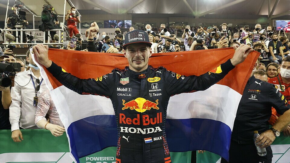 Titelparty bei Red Bull: Max Verstappen feiert seinen ersten WM-Titel