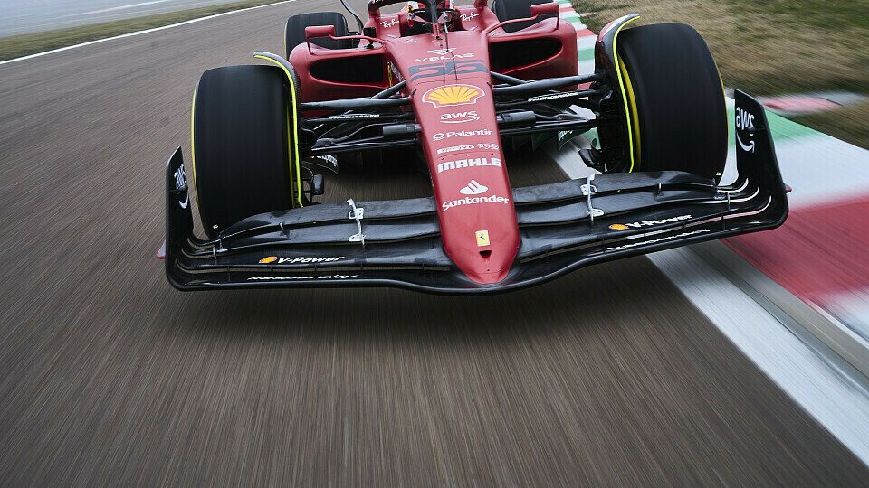 Der neue Ferrari F1-75 war am Freitag erstmals unterwegs