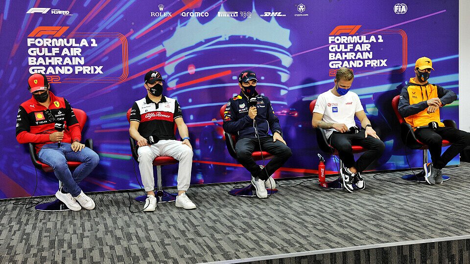 Vor allem Carlos Sainz und Sergio Perez fordern eine Startfreigabe trotz aktiver Corona-Infektion, Foto: LAT Images