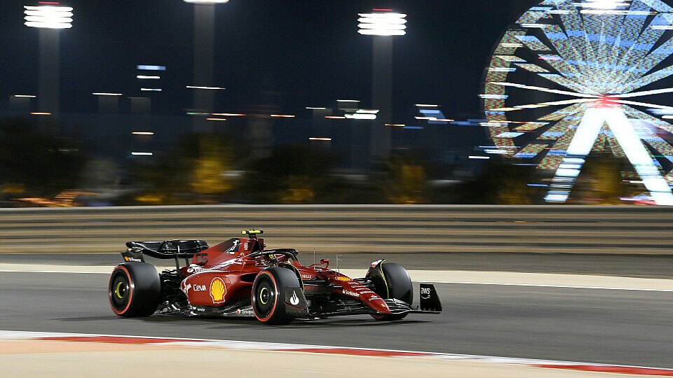 Carlos Sainz konnte im Kampf um die Bahrain-Pole nicht ganz alles aus dem Ferrari holen, Foto: LAT Images