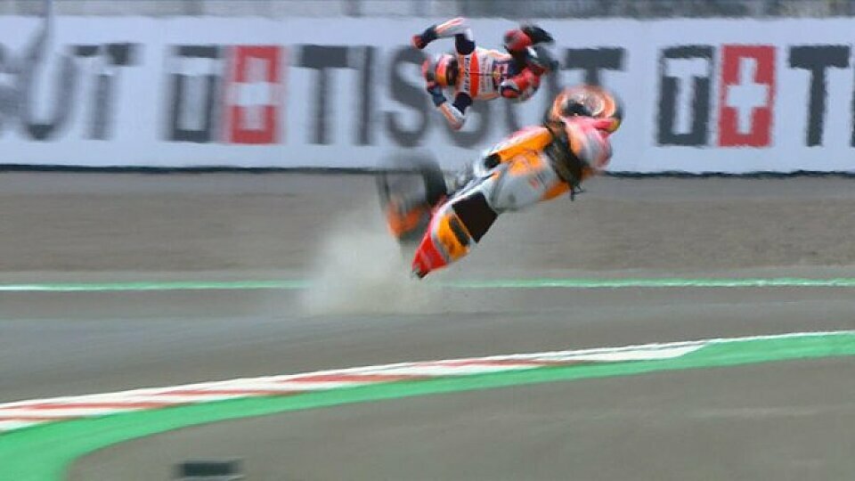 Dieser Sturz in Indonesien sorgte für Marquez' erneute Augenverletzung, Foto: Screenshot/MotoGP