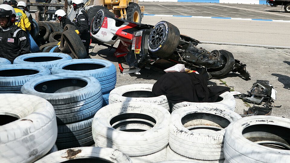 Schwerer Toyota-Unfall beim WEC-Rennen in Sebring, Foto: LAT Images