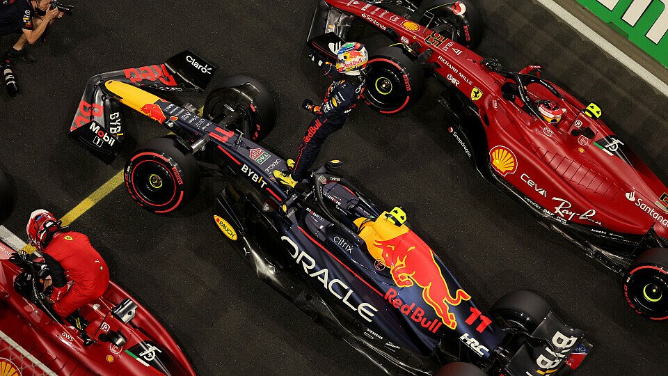Nehmen die Ferrari heute Sergio Perez in die Zange?, Foto: LAT Images