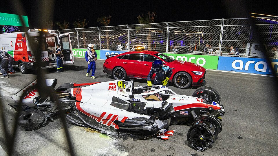 Wider erwarten ist Schumachers Haas doch kein Totalschaden, Foto: LAT Images