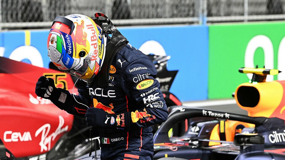Sergio Perez bejubelt die erste Pole seiner Formel-1-Karriere.