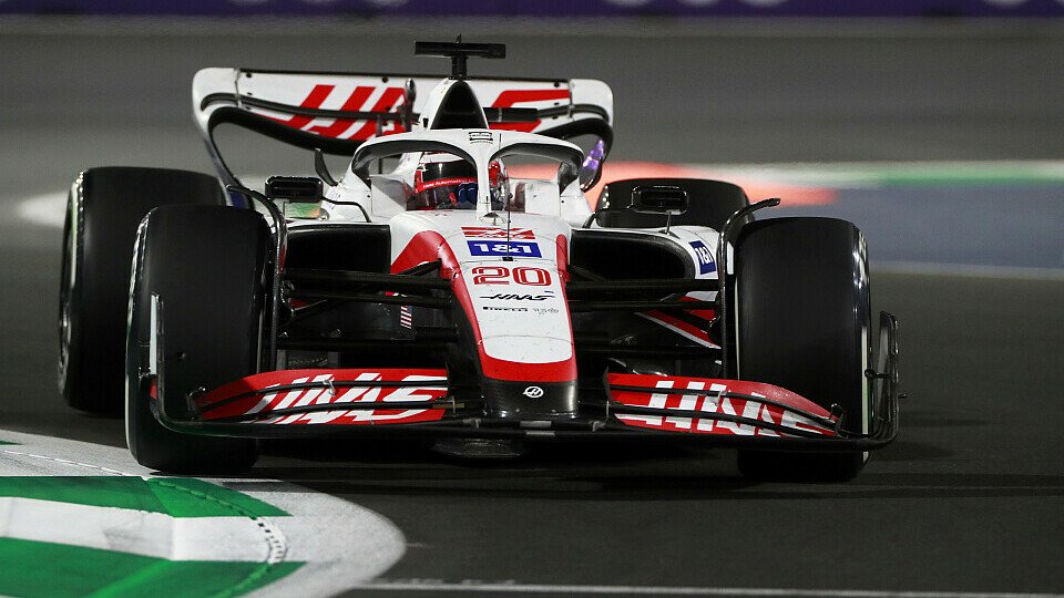 Kevin Magnussen pilotierte den Haas zum zweiten Mal in Folge in die Punkte, Foto: LAT Images