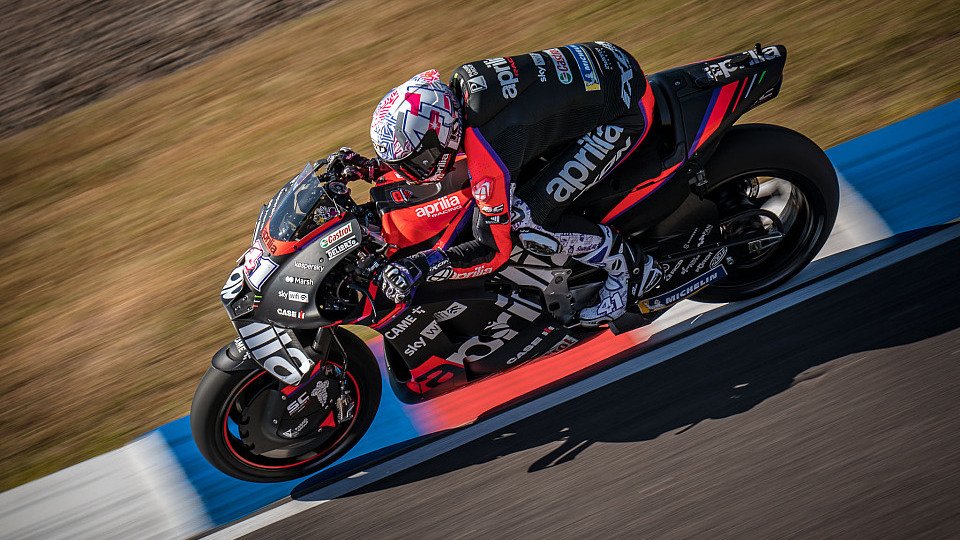Aleix Espargaro darf sich MotoGP-Rennsieger nennen, Foto: gp-photo/Ronny Lekl