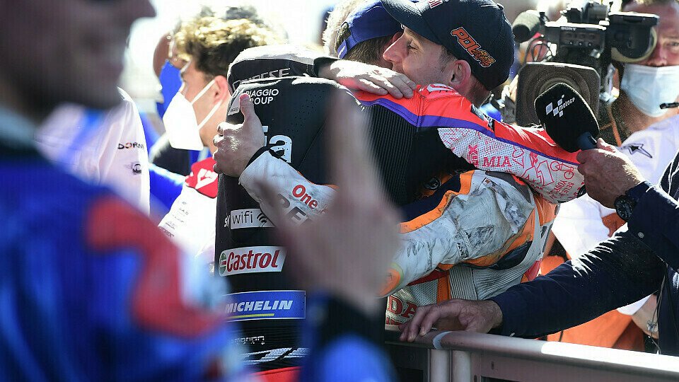 Aleix Espargaro triumphiert bei seinem ersten Sieg in der MotoGP, Foto: LAT Images