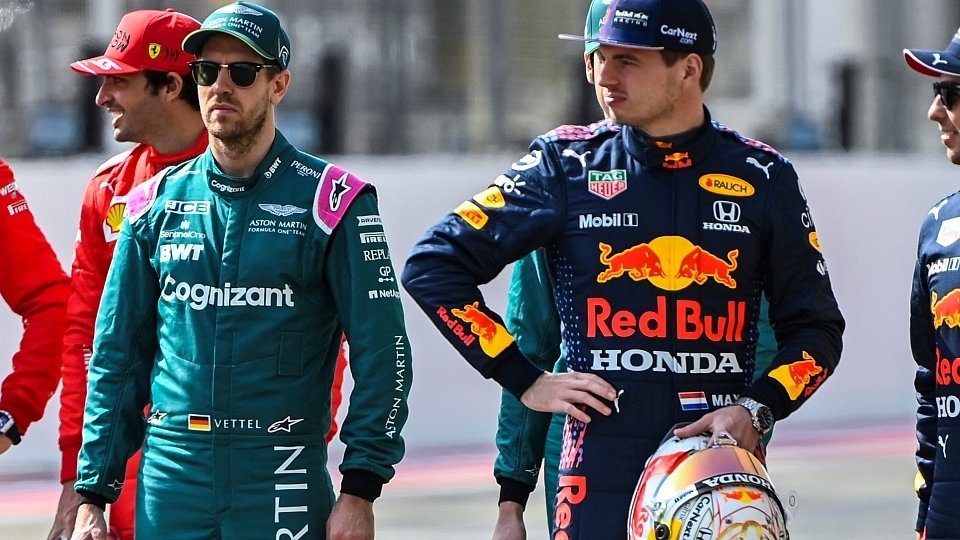 Sebastian Vettel und Max Vertsappen konnten beide mit Red Bull mindestens einen WM-Titel feiern, Foto: LAT Images