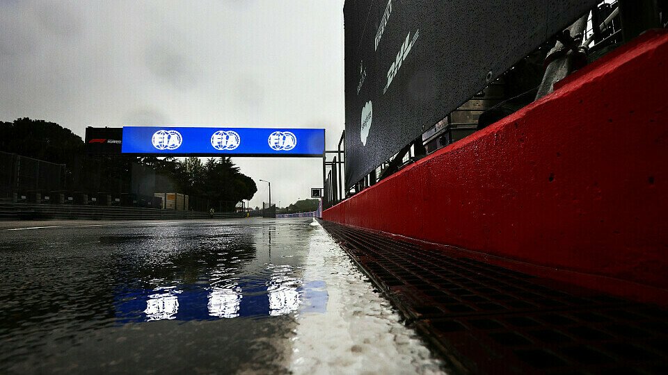 Aufgrund der schweren Regenfälle musste Imola abgesagt werden, Foto: LAT Images