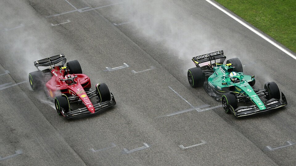 Sebastian Vettel startet den Sprint in Imola vor seinem Ferrari-Erben Carlos Sainz, Foto: LAT Images
