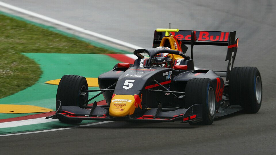 Jak Crawford feiert in Österreich seinen ersten Formel-3-Sieg, Foto: LAT Images