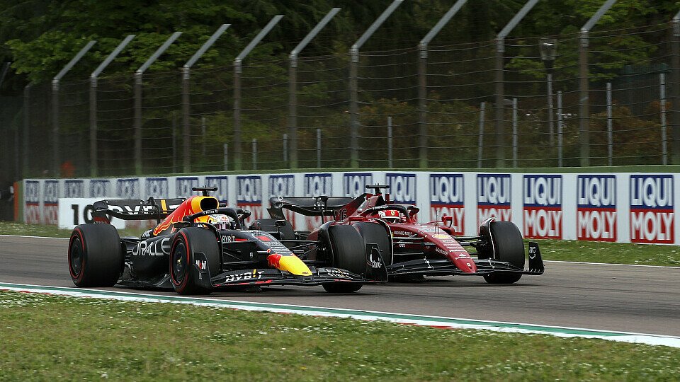 Knapp aber doch: Max Verstappen besiegt Leclerc im ersten Sprint der Saison 2022, Foto: LAT Images