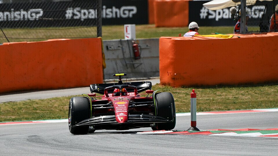 Carlos Sainz quälte sich in Barcelona wieder mit dem Ferrari, Foto: LAT Images