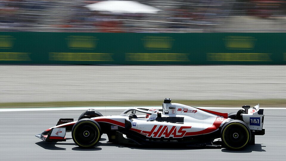 Haas-Pilot Kevin Magnussen spielte im Barcelona-Qualifying weit vorne mit, Foto: LAT Images