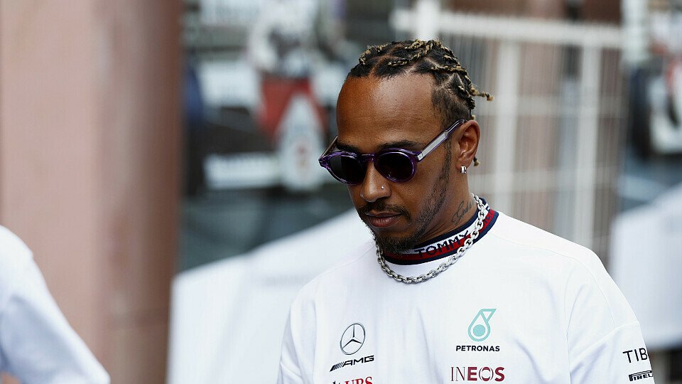 Lewis Hamilton will nicht ohne Schmuck und Piercings fahren, Foto: LAT Images