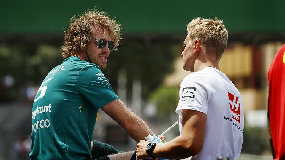 Sebastian Vettel und Mick Schumacher pflegen eine gute Freundschaft, Foto: LAT Images