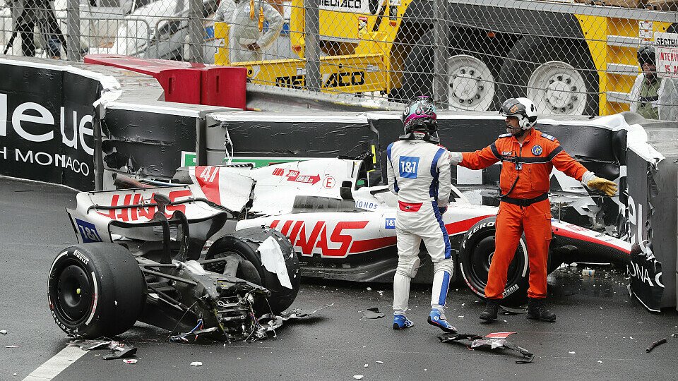 Mick Schumacher vor seinem verunfallten Haas beim Monaco GP 2022, Foto: LAT Images