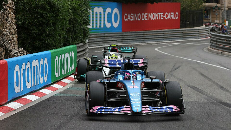 Lewis Hamilton steckte in Monaco hinter einem absichtlich langsam fahrenden Alonso fest, Foto: LAT Images