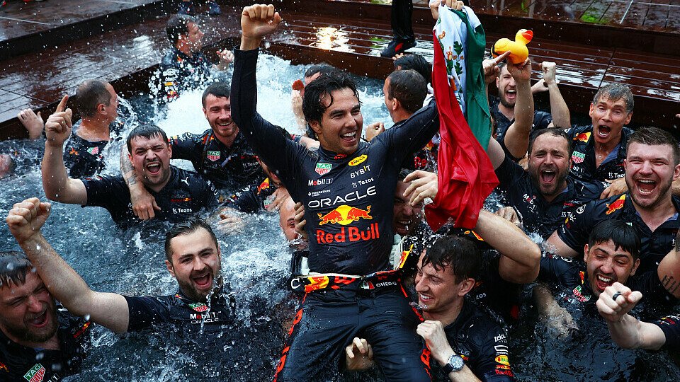 Sergio Perez hatte in Monaco gleich doppelt zu feiern: Sieg und neuer Vertrag für den Mexikaner, Foto: Getty Images / Red Bull Content Pool