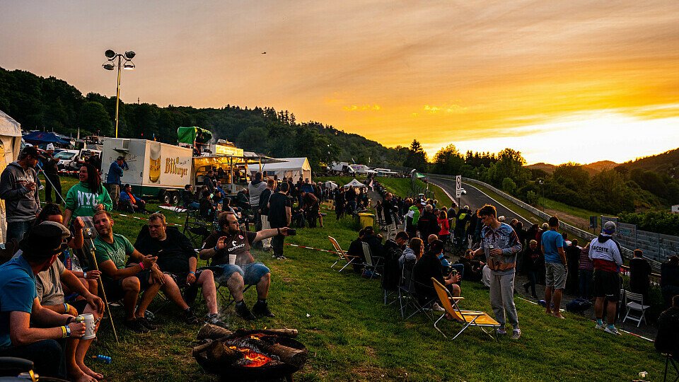 Längst nicht jeder Abend auf den Campingplätzen rund um den Nürburgring stellt sich dermaßen idyllisch dar, Foto: Gruppe C Photography