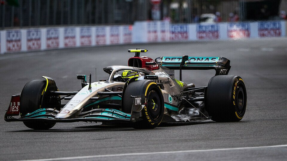 Lewis Hamilton trug durch das Bouncing in Baku leichte Schmerzen davon, Foto: LAT Images