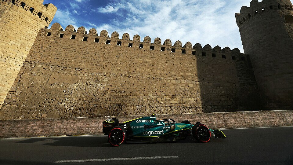 Sebastian Vettel fuhr im Qualifying in Baku trotz Mauerkusses in die Top-10, Foto: LAT Images