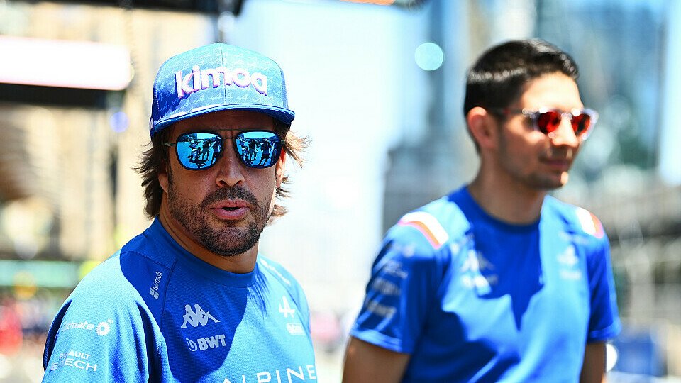 Fernando Alonso läuft Alpine-Teamkollege Esteban Ocon schon die gesamte Formel-1-Saison 2022 hinterher, Foto: LAT Images