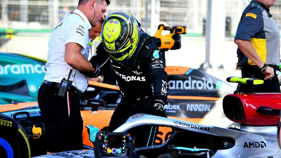 Lewis Hamilton brauchte in Baku nach dem Rennen Hilfe, Foto: LAT Images