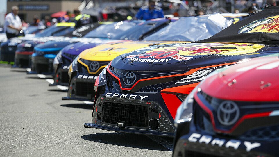 Die Teams präsentieren ihre Fahrer, Foto: LAT Images