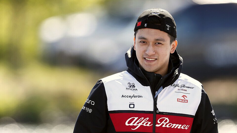 Guanyu Zhou war mit seinem ersten F1-Jahr zufrieden, Foto: LAT Images