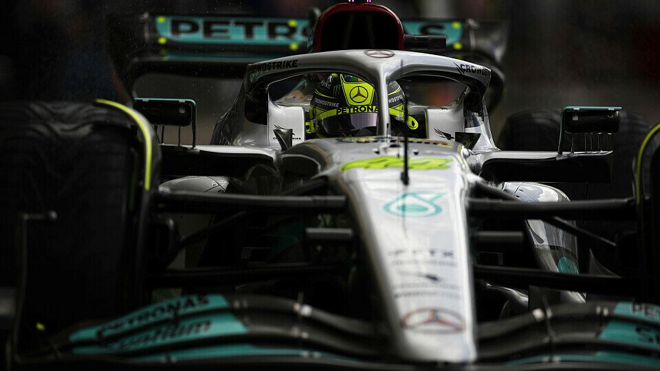Lewis Hamilton zeigte im 2. Training von Silverstone positiv auf, Foto: LAT Images