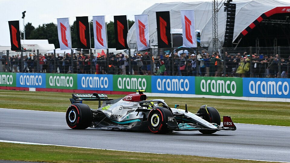 Lewis Hamilton begeisterte seine Fans im zweiten Training mit dem zweiten Platz, Foto: LAT Images