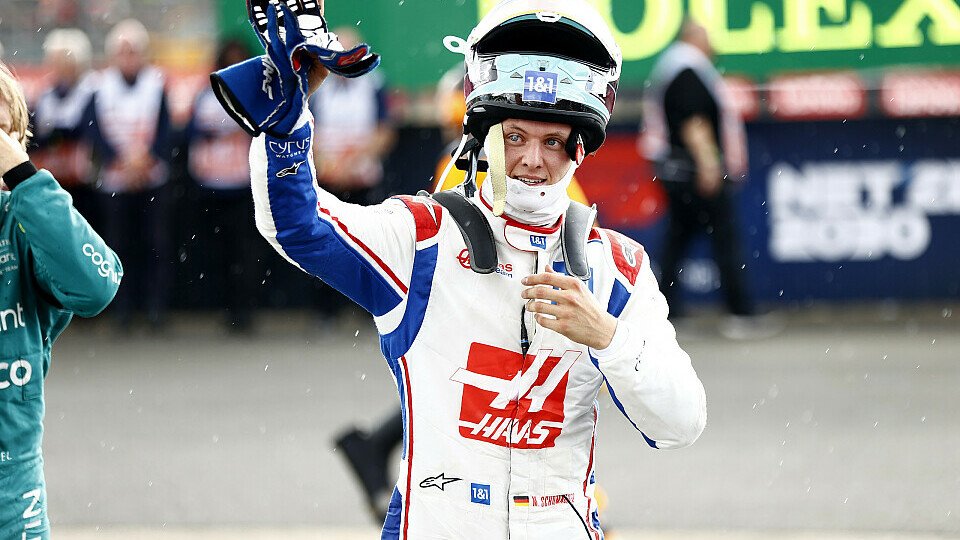 Mick Schumacher bejubelt seine ersten Punkte in der Formel 1, Foto: LAT Images