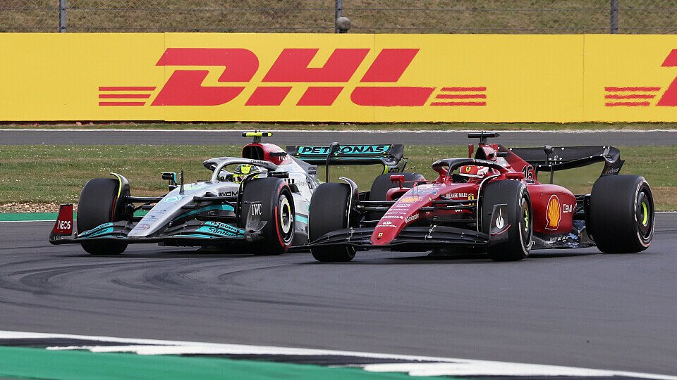 Lewis Hamilton und Charles Leclerc lieferten sich in Silverstone einen harten Kampf, Foto: LAT Images