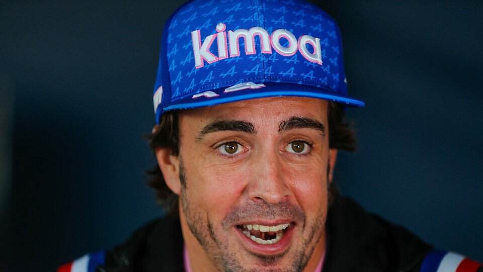 Fernando Alonso hat dieses Jahr Freude, aber nicht mit den Stewards, Foto: LAT Images