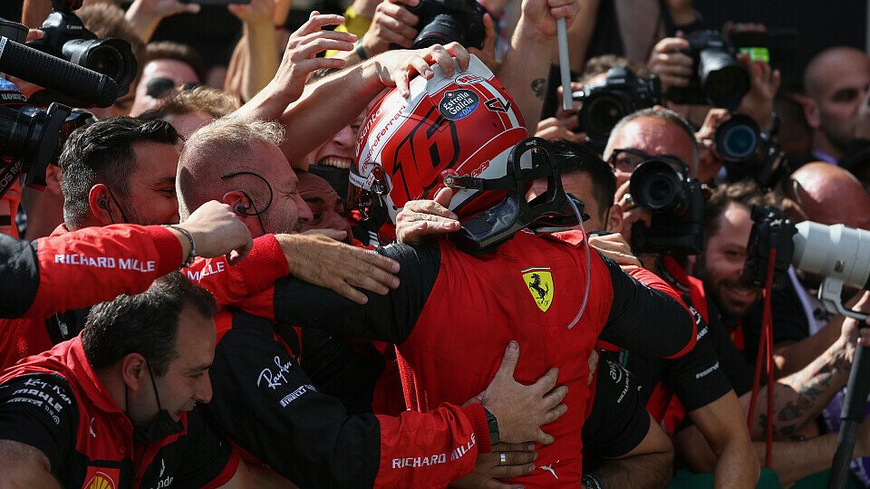 Erstmals seit dem Australien GP darf Charles Leclerc wieder über einen Formel-1-Sieg jubeln, Foto: LAT Images
