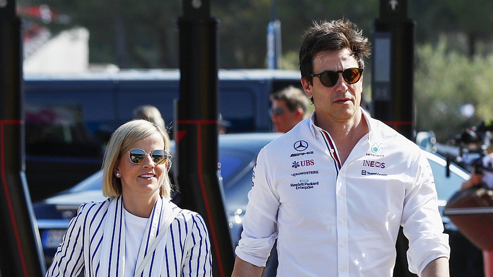 Susie Wolff und Toto Wolff sind im Epizentrum einer F1-Krise, Foto: LAT Images