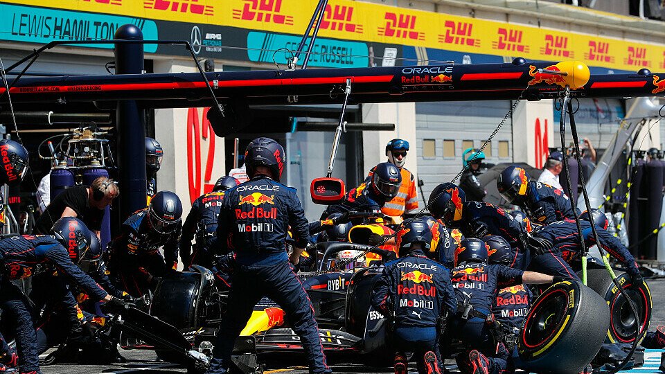 Red Bull ist auch mit neuen Regeln weiter die Boxenstopp-Benchmark, Foto: LAT Images