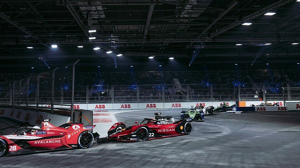 In London fährt die Formel E mitten durch eine Messehalle, Foto: Shiv Gohil/Nissan