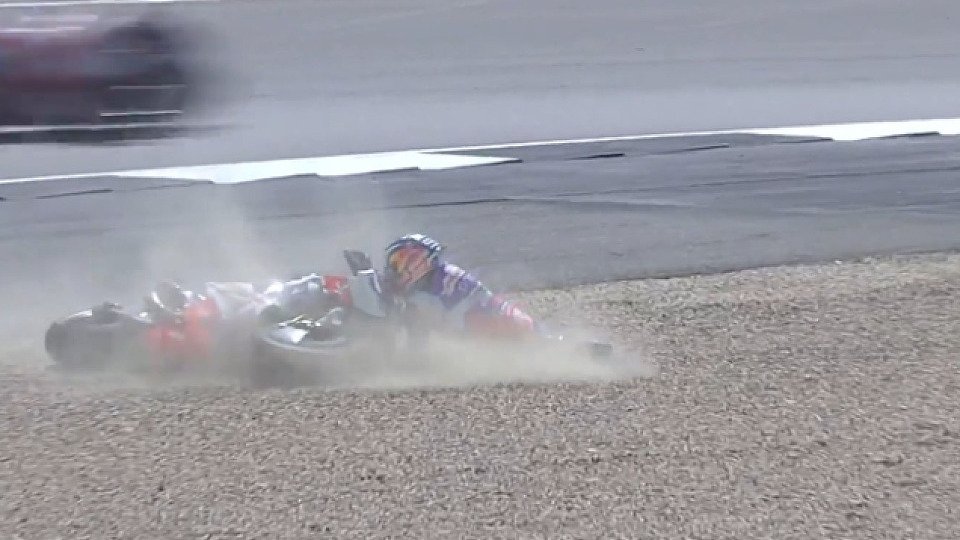Johann Zarco stürzte in Silverstone auf P1 liegend, Foto: MotoGP Twitter