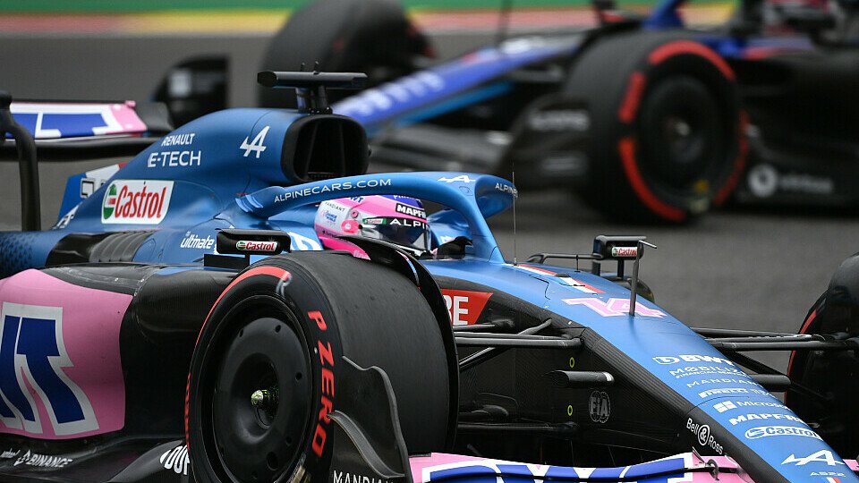 Fernando Alonso nimmt das Rennen aus der dritten Startposition in Angriff., Foto: LAT Images