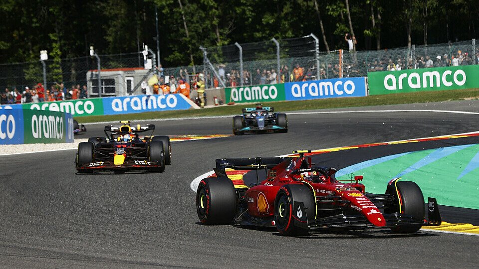 Ferrari bekam von Red Bull und Mercedes in Spa ordentlich Druck, Foto: LAT Images